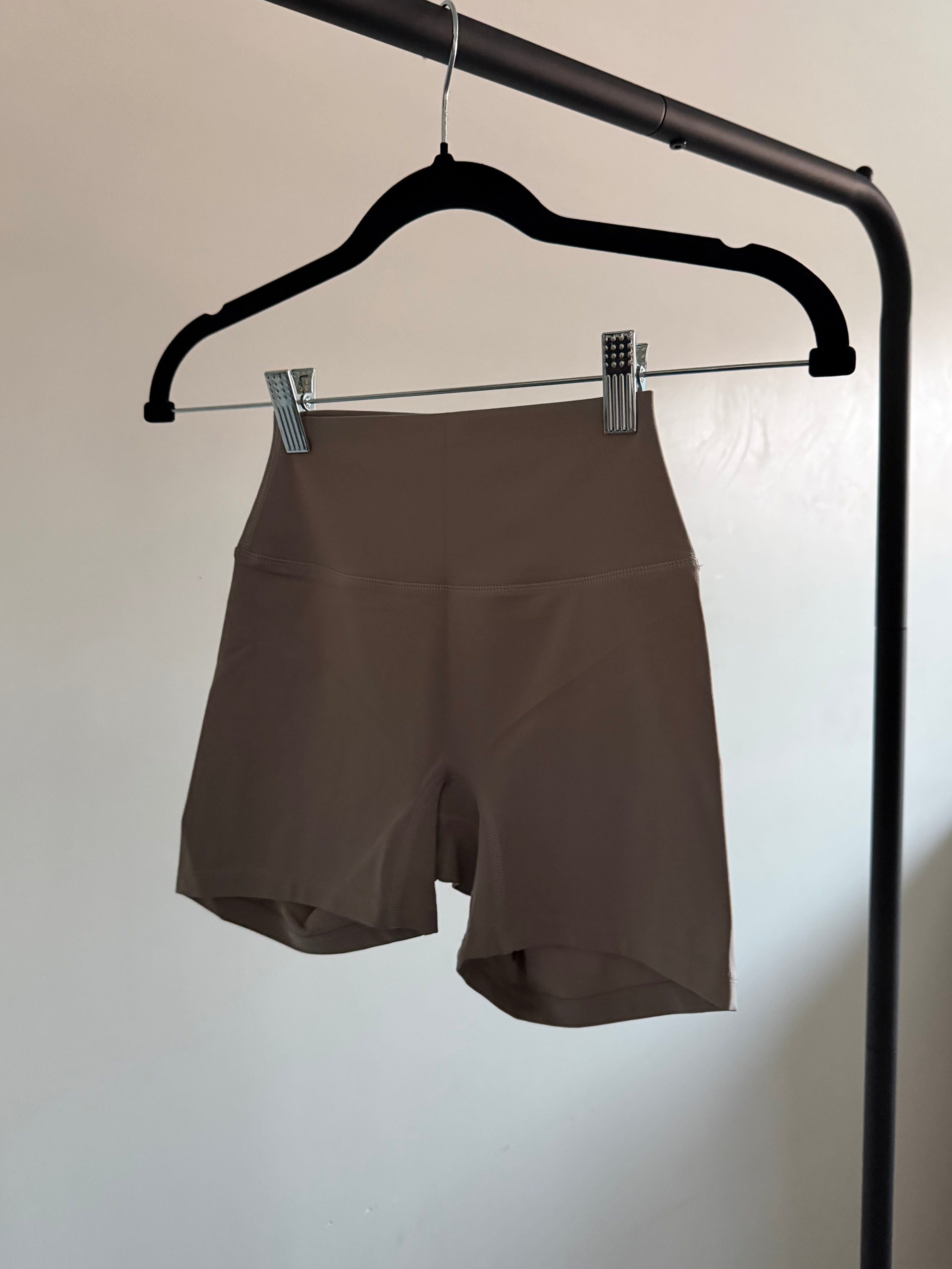 AKTV shorts (GREY)