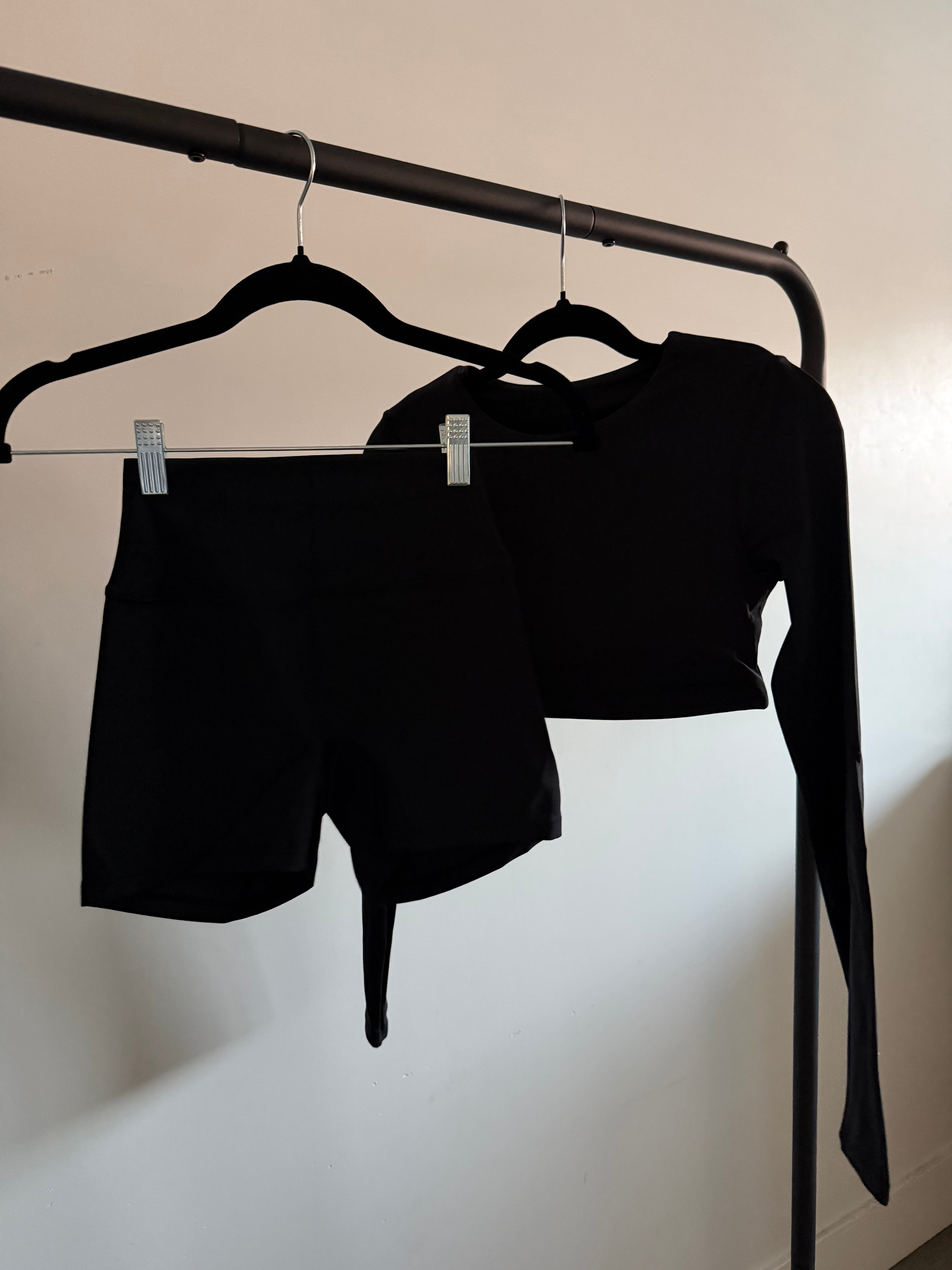 AKTV long sleeve (BLACK)