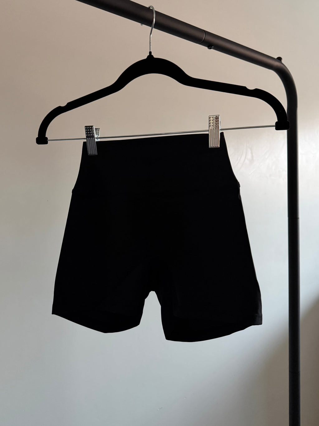AKTV shorts (BLACK)
