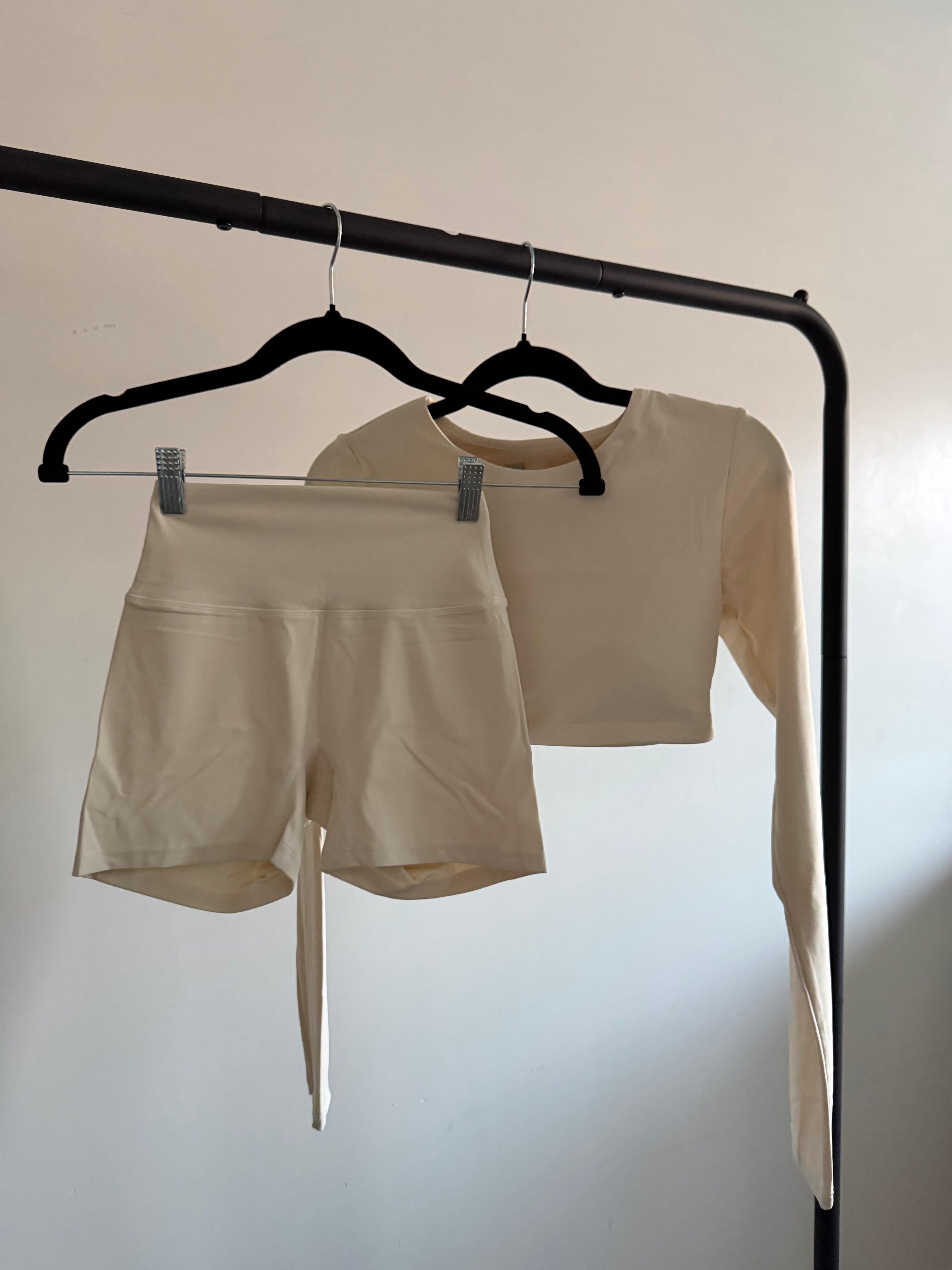 AKTV long sleeve (IVORY)